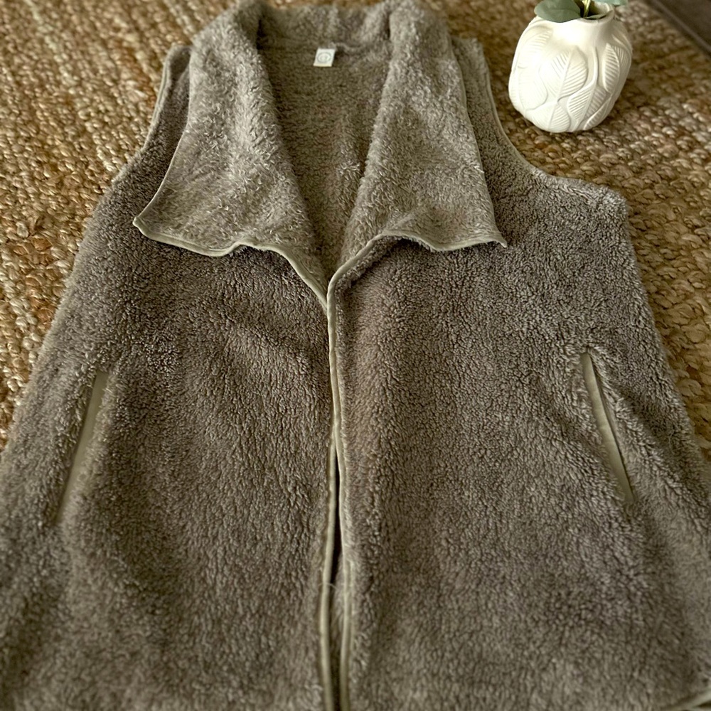 Vest, sleeveless, super soft sz M